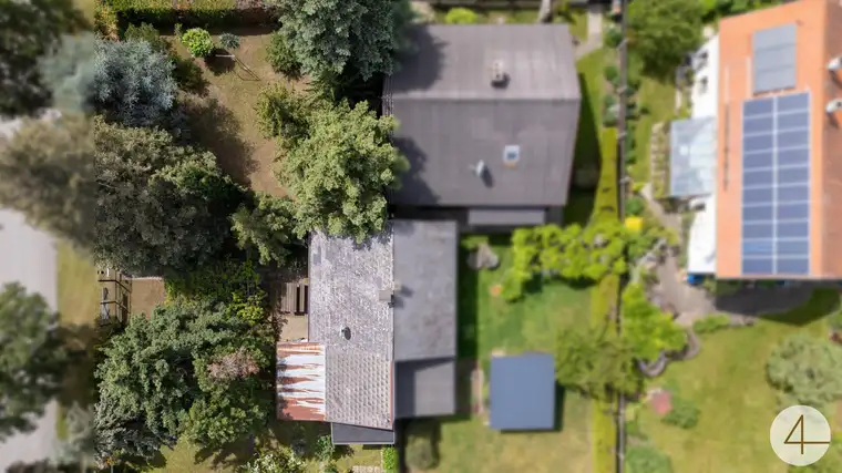 Großes 800m2 Eckgrundstück mit kleinem Häuschen !