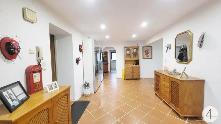 Exklusives Mehrfamilienhaus mit einzigartigem Potenzial und beeindruckendem Grundstück