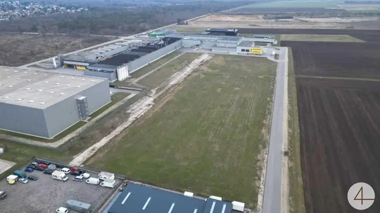 Vielseitiges Industrie- und Gewerbegrundstück zu verkaufen !