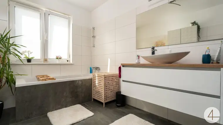 Exquisite Dachgeschoßwohnung mit Balkon in Strasshof !