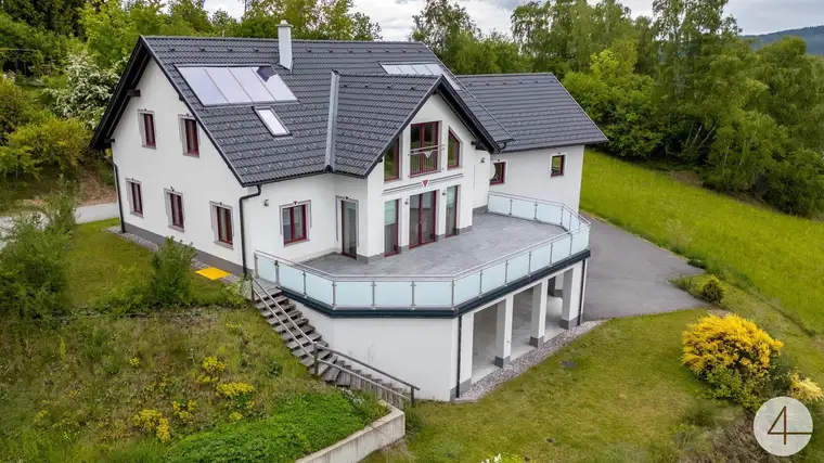 Familienvilla mit atemberaubender Aussicht!