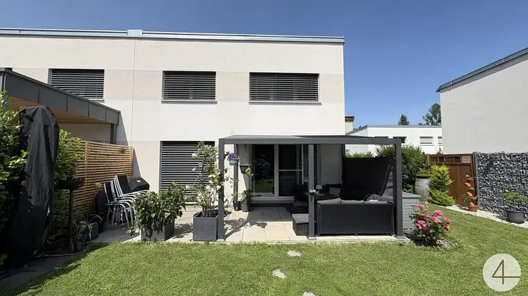 STRAHLEND IN DEN SOMMER! POOL, Garten, Terrasse! Wohnraumkühlung! PV-Anlage!