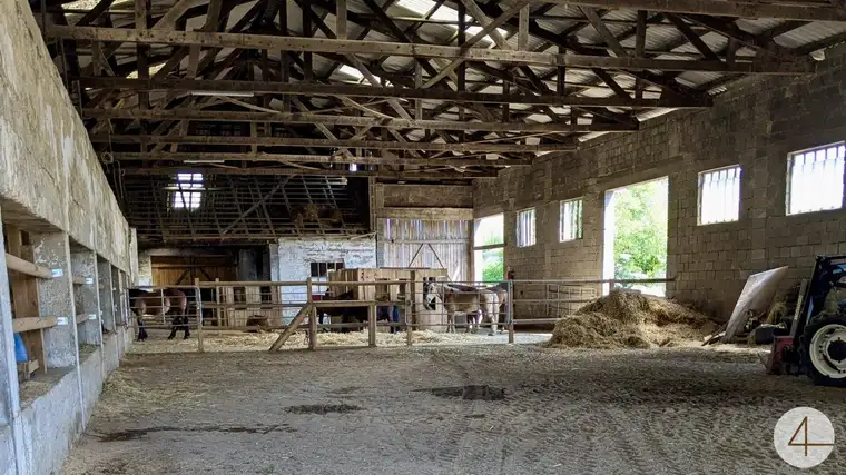 Reitanlage mit Wohngebäude