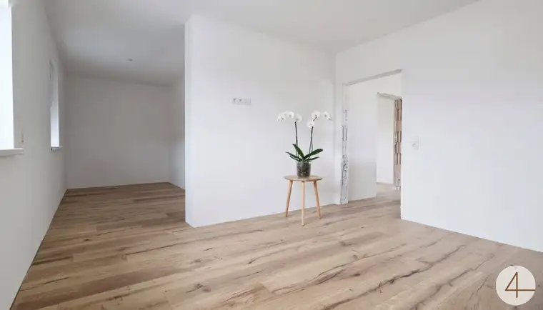 Einfamilienhaus mit Garten und 2 Garagen 48 m2
