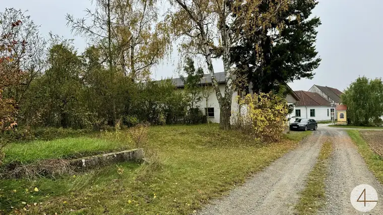 Anwesen mit viel Platz in idyllische Ortsrandlage