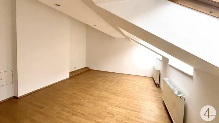 Terrasse! Helle, sonnige 3-Zimmer-Dachgeschosswohnung zum Wohlfühlen - 4 Stationen zum Karlsplatz!