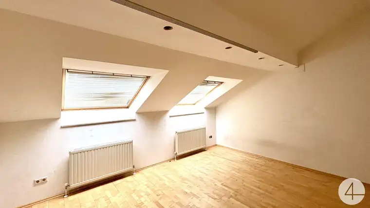 4 Stationen zum Karlsplatz! Helle Dachgeschoßwohnung mit Stil! Einbauküche inkludiert!