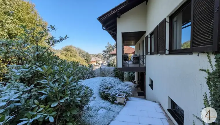 Exklusives Wohnhaus mit Pool, PV-Anlage &amp; Traumgarten!