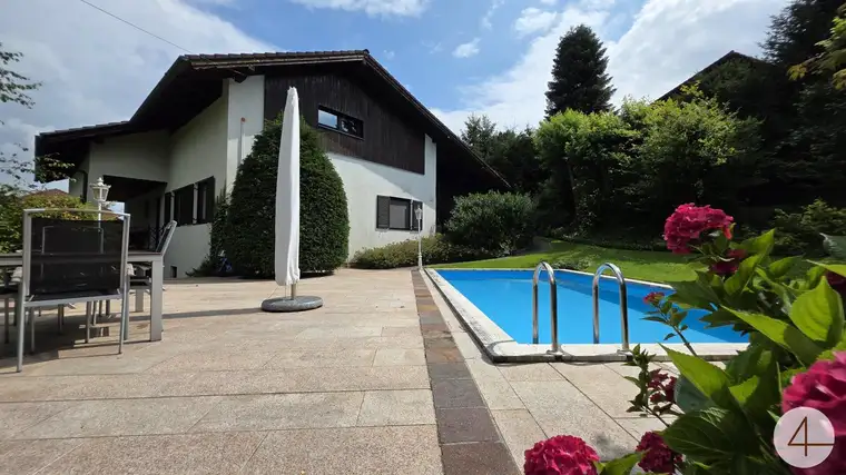 Exklusives Wohnhaus mit Pool, PV-Anlage &amp; Traumgarten!
