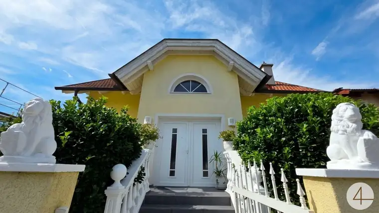 Wohnen mit Stil – Exklusives Einfamilienhaus mit traumhaftem Garten