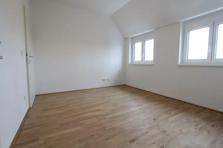 2-ZIMMER-DACHGESCHOSS-WOHNUNG-IM 15.BEZIRK