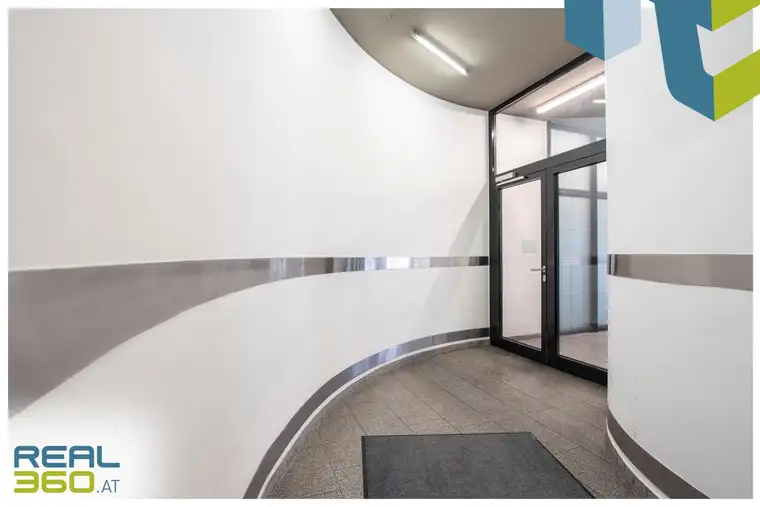 Büro- oder Praxisfläche mit Blick auf die Landstraße