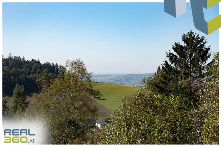 Idyllisches Hanggrundstück mit grandioser Aussicht in Stadtnähe!