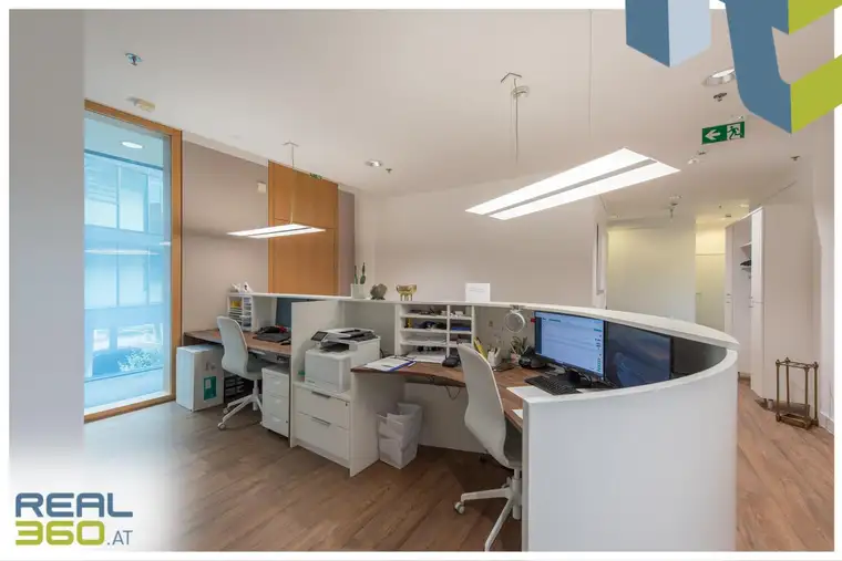 Hochwertige Bürofläche für Büro- oder Praxisgemeinschaften zu vermieten.