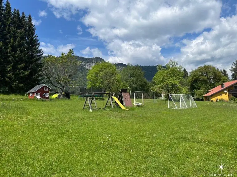 Grundstück mit viel Potential in absoluter Ruhe-, Aussichts- und Sonnenlage
