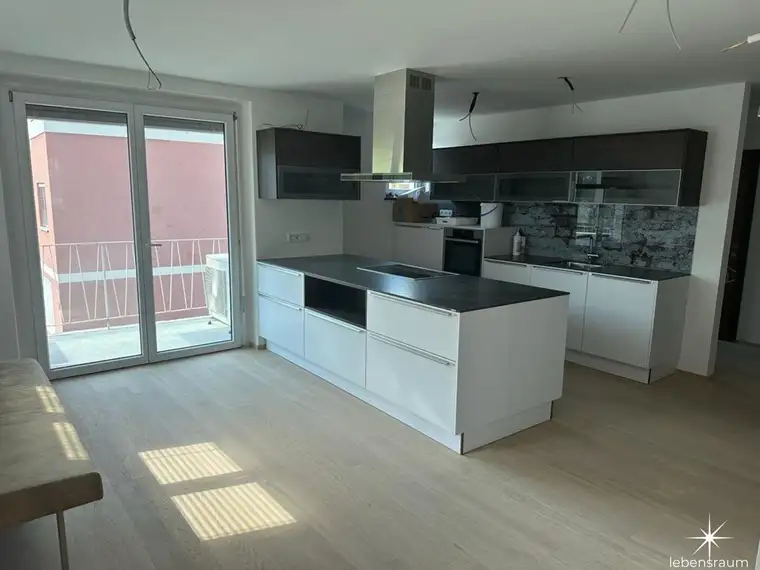 Schöne 3-Zimmer Wohnung. Auch als Büro nutzbar. Mieten mitten in Spittal/Drau. Balkon.