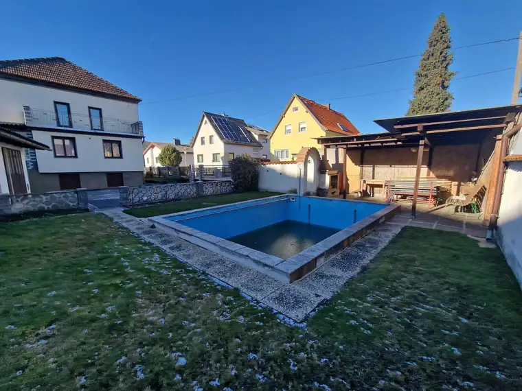 1.001 m² Grund - Wohnhaus mit Pool!