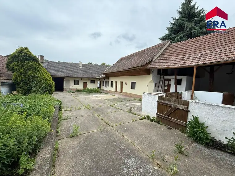 Charmantes Bauernhaus mit großem Stadel in Katzelsdorf – ländlich leben, stadtnah genießen!