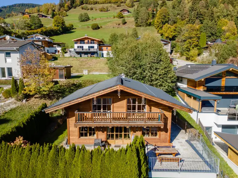 Alpiner Lifestyle als Investment – Vollholz-Chalet mit Sauna und Panoramablick