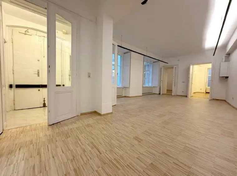 Provisionsfrei für den Mieter! Klimatisiertes 160m² großes, loftartiges Büro in der Innenstadt!