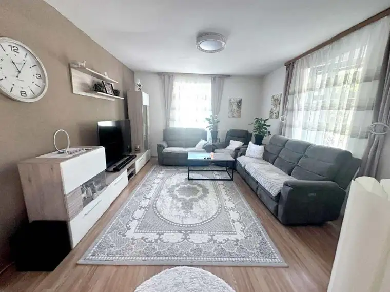 Bahnhofsnähe! Drei Zimmerwohnung in Felixdorf!