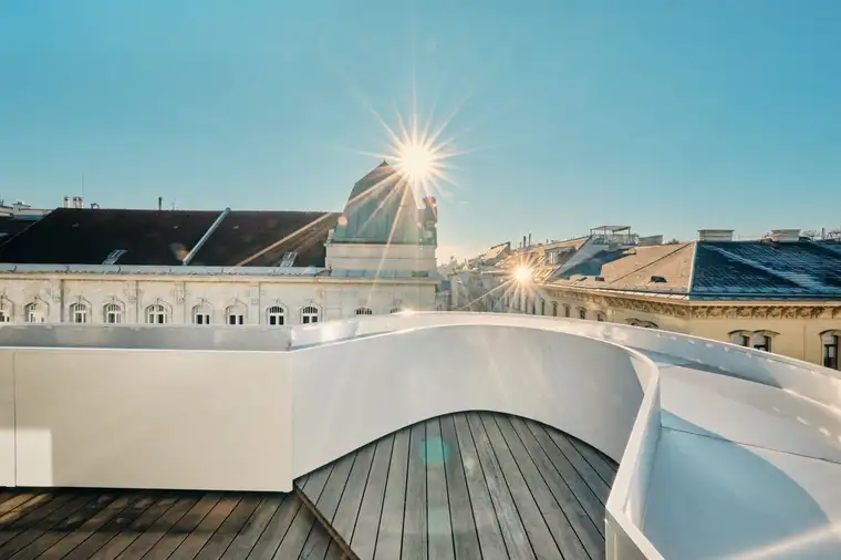 Irene Lindenberger, Lind Immobilien