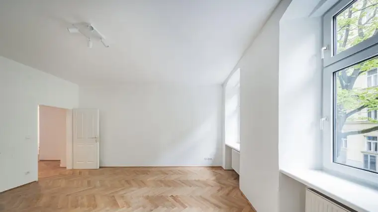 Balkon-Altbauwohnung mit durchdachtem Grundriss