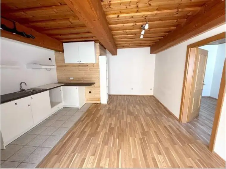 Hofseitige Drei Zimmer Wohnung in Frohsdorf!