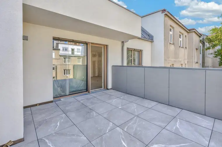 Irene Lindenberger, Lind Immobilien