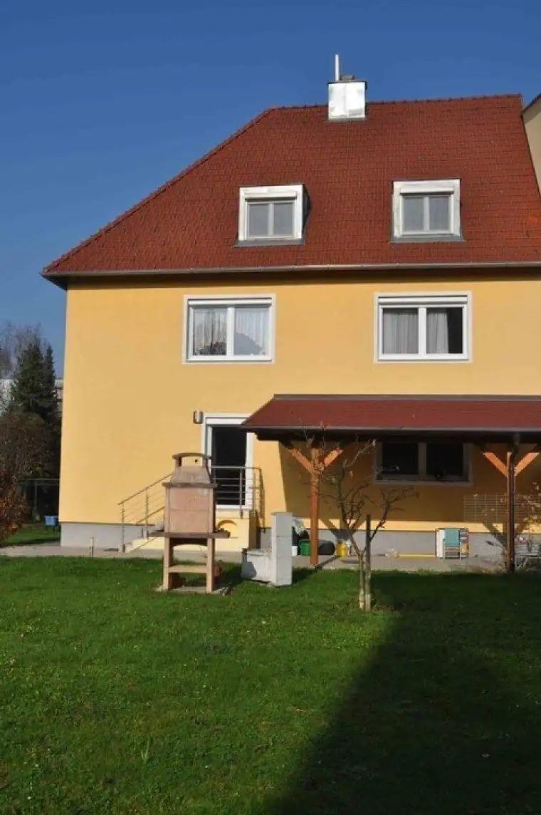 Gemütliche Dreizimmerwohnung im Dachgeschoß - provisionsfrei mit Privatgarten - ab August