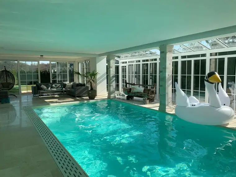 VILLA mit Innenpool und Weinkeller im Golfclub Fontana
