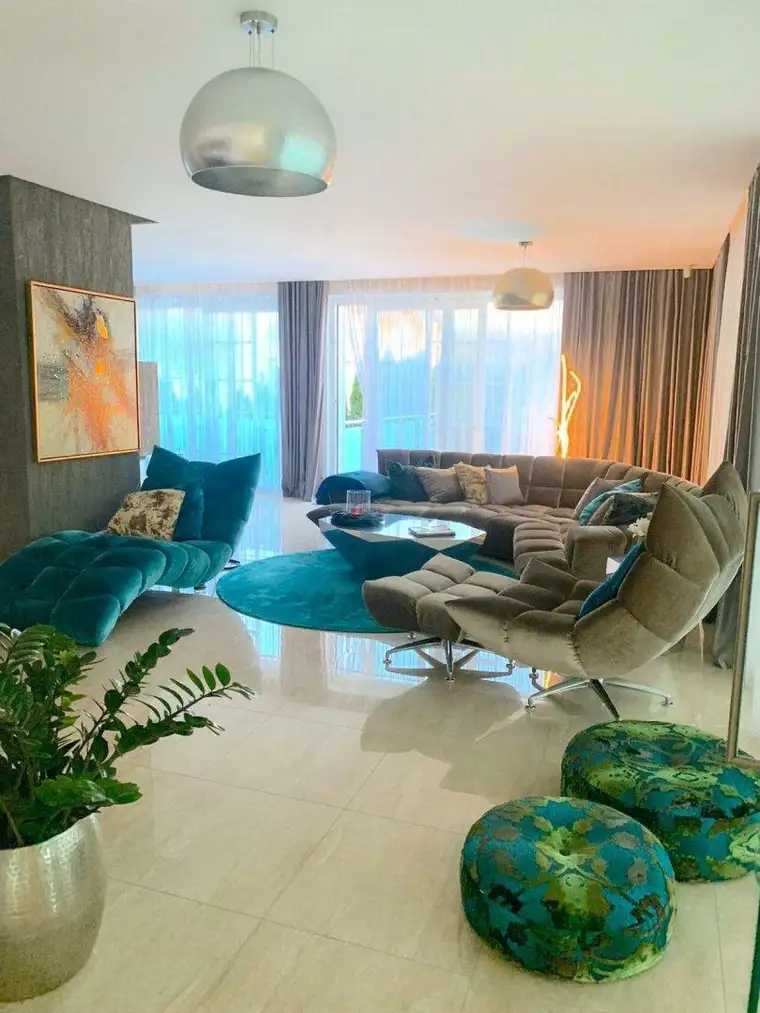 VILLA mit Innenpool und Weinkeller im Golfclub Fontana