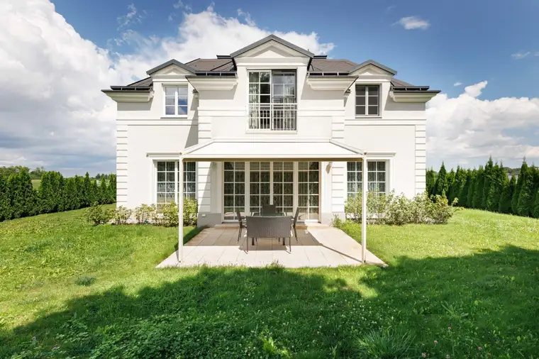 FAST ERSTBEZUG! Villa in Fontana zu verkaufen!