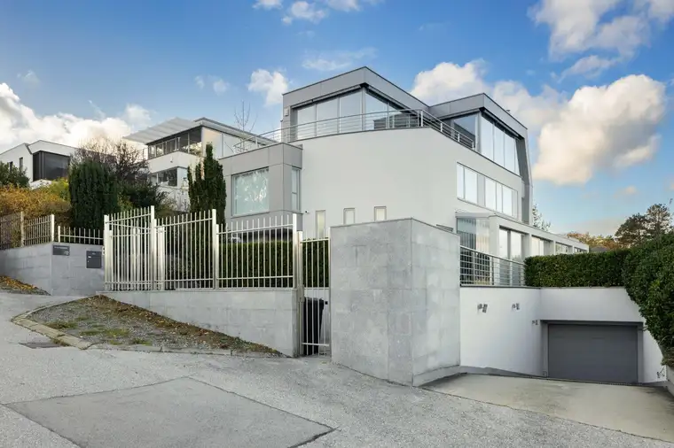 Villa der Superlative in bester Lage in GIEßHÜBL | Traumhafter Panoramablick