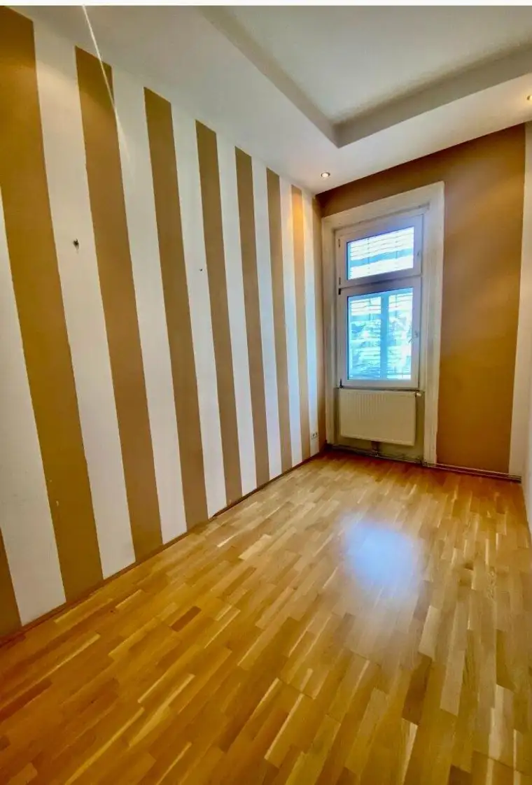 Stadtnah und individuell: Charmante 3-Zimmer Wohnung mit Balkon, 85m² und Sanierungsbedarf in zentraler Wiener Lage - nur 299.000,00 €!