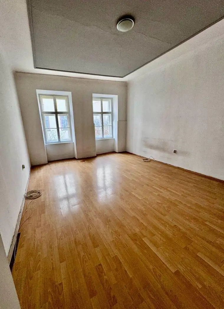 Traumhafte Investitionsmöglichkeit in Top-Lage: Sanierungsbedürftige 3-Zimmer-Wohnung mit 83m² in 1150 Wien für nur 289.000€!
