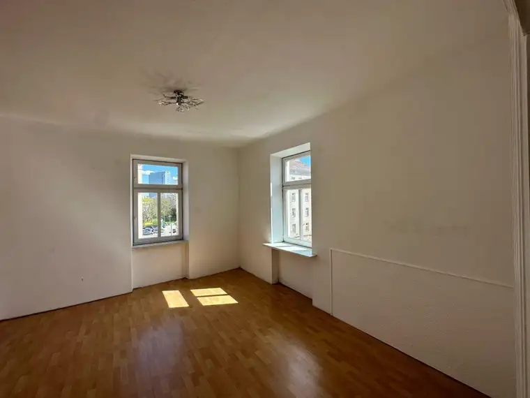 Charmante 3-Zimmer-Altbauwohnung mit großem Potenzial!