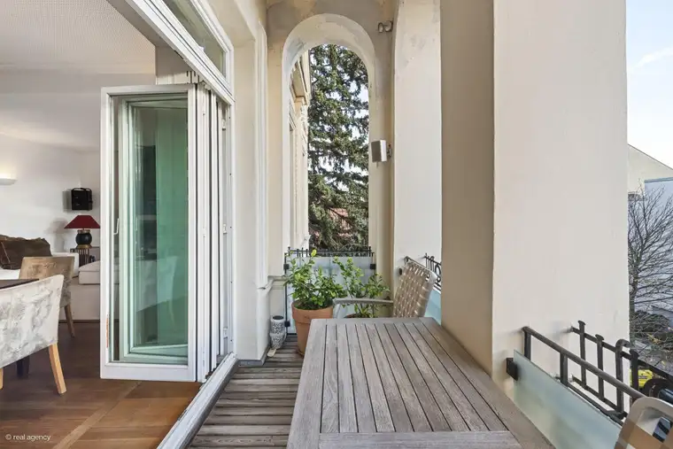 Traumhafte 5 Zimmer-Altbauwohnung mit Veranda und Garage in Bestlage des 18. Bezirks