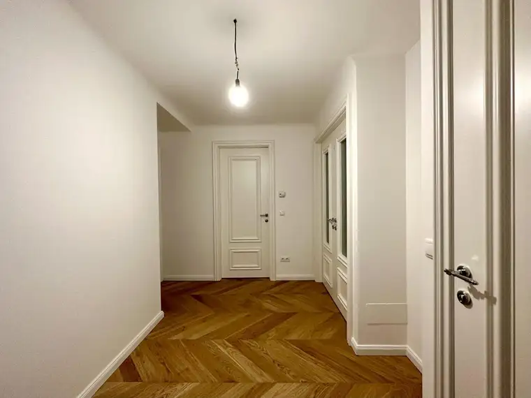 SCHNÄPPCHEN!!!TOP SANIERTE EG Wohnung direkt beim Obkirchermarkt Nur 5800 EUR PRO M2!!!