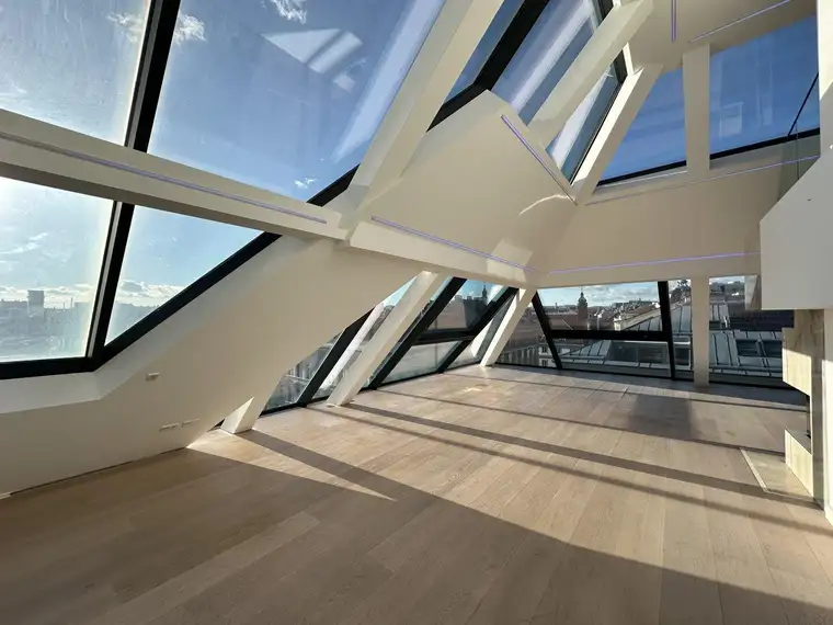 Dachgeschosswohnung mit Pool, Fitnessstudio, Garage und traumhaftem Ausblick – Exklusives Wohnen im historischen Herzen des 1. Bezirks!