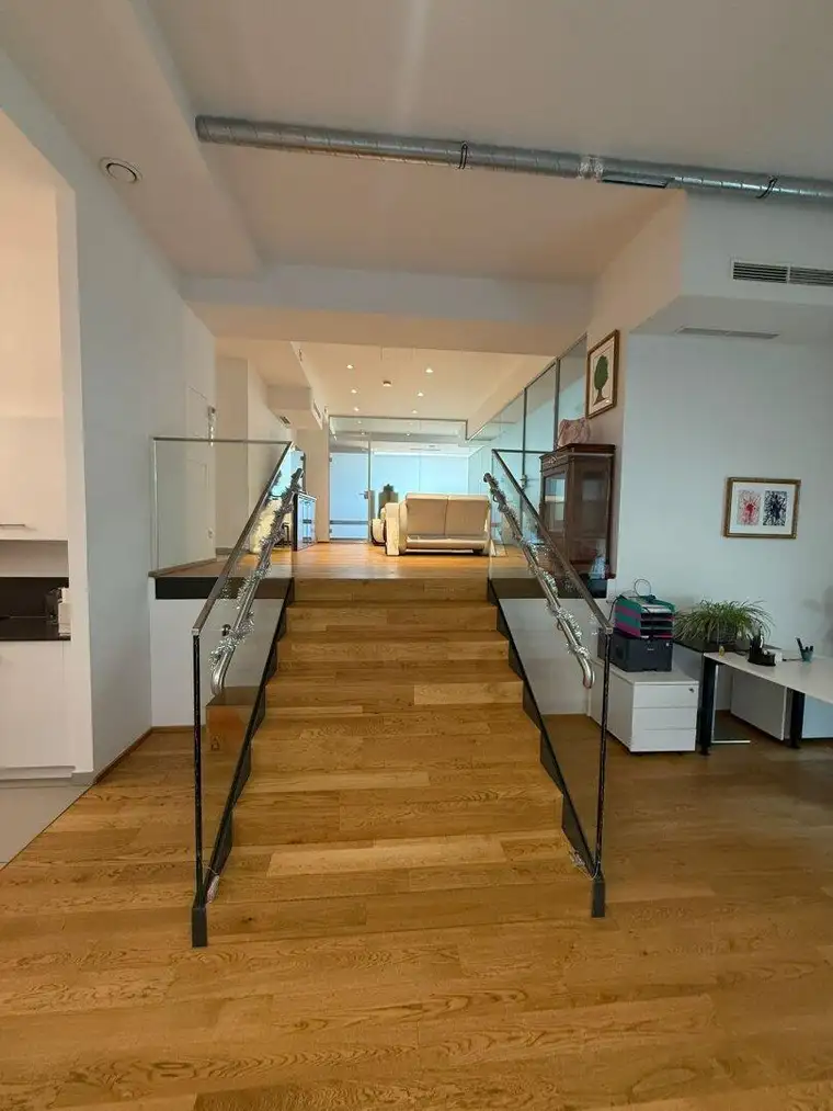 Modernes Büro in der Argentinierstraße zu vermieten
