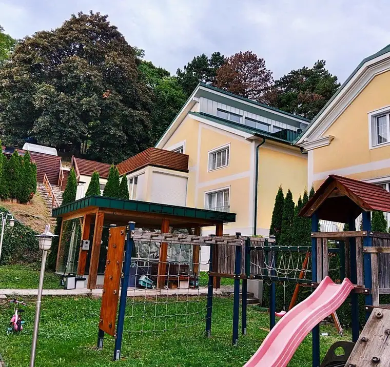 ***Komplett möbliertes Haus in Weidling mit eigenem Aufzug, 3 Terrassen und riesigem Garten purer Luxus für 5.000.- Euro excl. BK im Monat!***