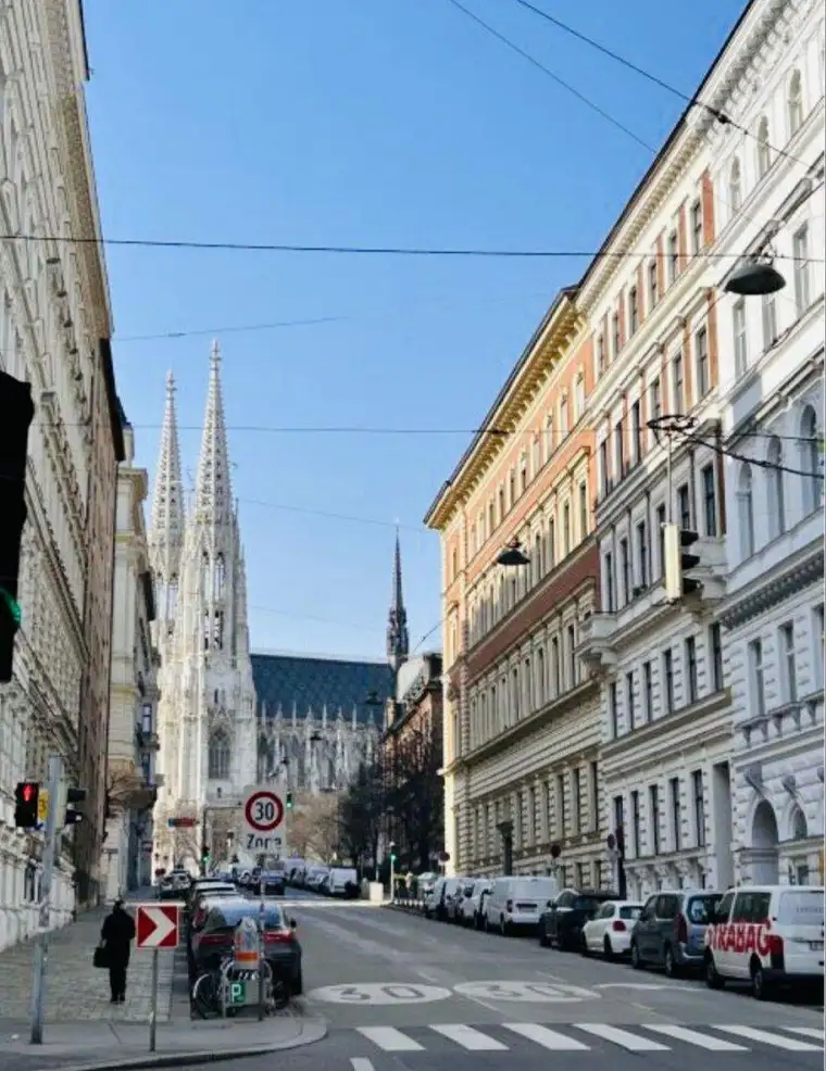 Typisch Wiener Altbau-Juwel grenzend am 1. Bezirk -ca. 500 m² mit 5 Schlafzimmern