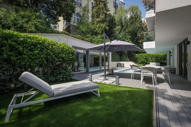 Luxuriöse, Designerwohnung mit Pool, Garten &amp; Wellnessbereich
