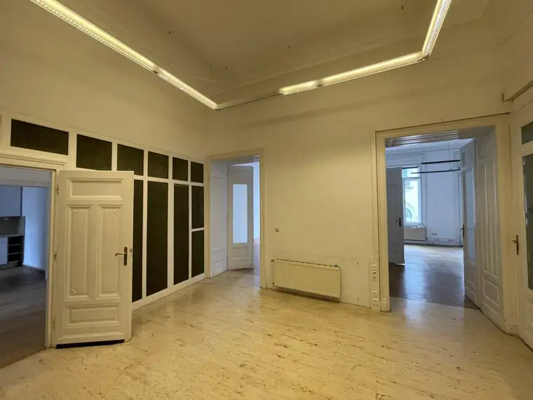 SANIERTES TOP-BÜRO IN PALAIS AM SCHWARZENBERGPLATZ 303 m² -- 8 ZIMMER!