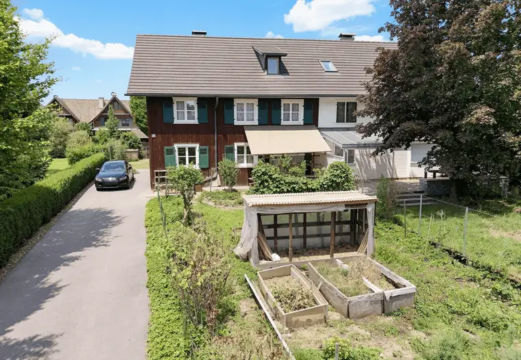 Grundstück mit bewohnbarem Wohnhaus