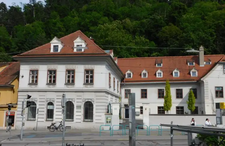 Zentrales Büro - gut erreichbar!