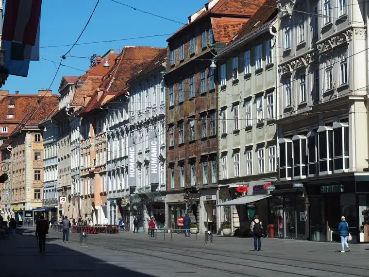 5-Zimmer-Büro in bester Lage (in Sanierung)