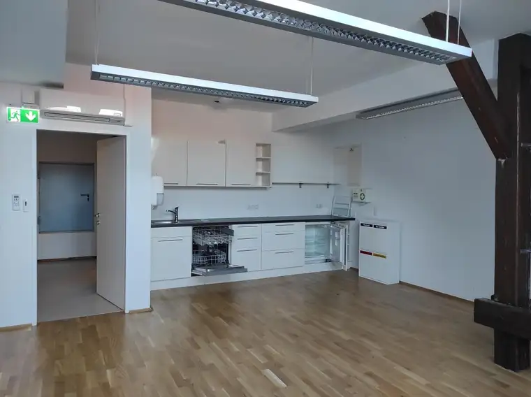 Helles, ruhiges Büro bei Hauptplatz