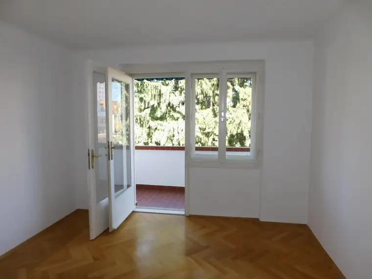 Zentrale 3-Zimmer-Wohnung mit Loggia